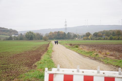 Der Weg ist ab sofort zu Fuß, per Rad oder für Landmaschienen nutzbar. 